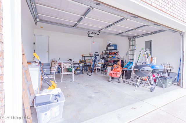 219 Forest Park Dr, Mt Washington, KY 40047