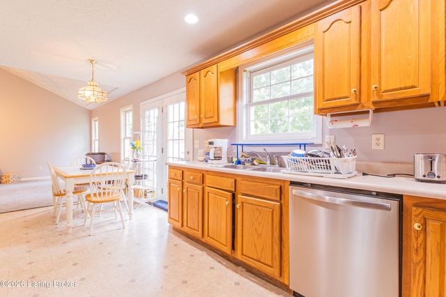 219 Forest Park Dr, Mt Washington, KY 40047