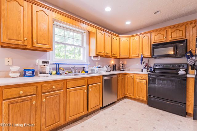 219 Forest Park Dr, Mt Washington, KY 40047