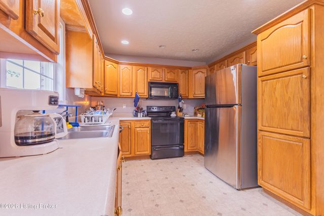 219 Forest Park Dr, Mt Washington, KY 40047