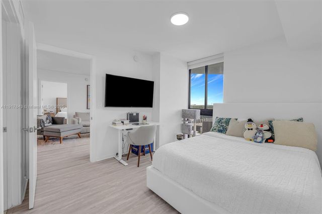 5252 NW 85th Ave 504, Doral, FL 33166