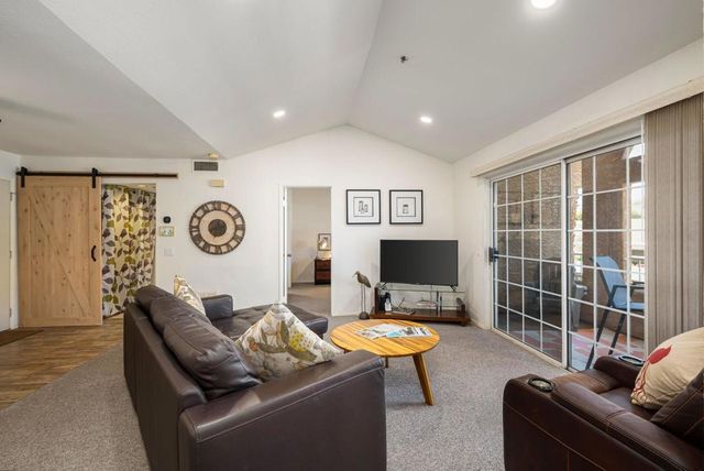 2700 Lawrence Crossley Road 22, Palm Springs, CA 92264