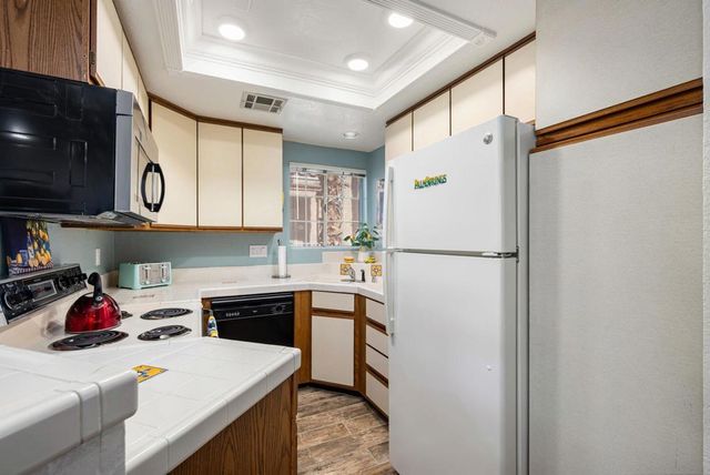 2700 Lawrence Crossley Road 22, Palm Springs, CA 92264