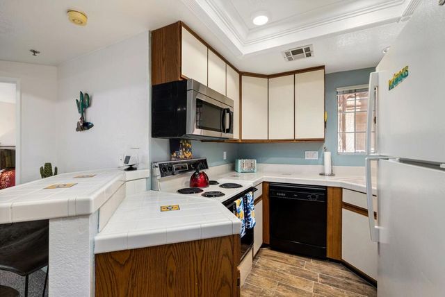 2700 Lawrence Crossley Road 22, Palm Springs, CA 92264