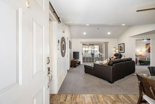 2700 Lawrence Crossley Road 22, Palm Springs, CA 92264