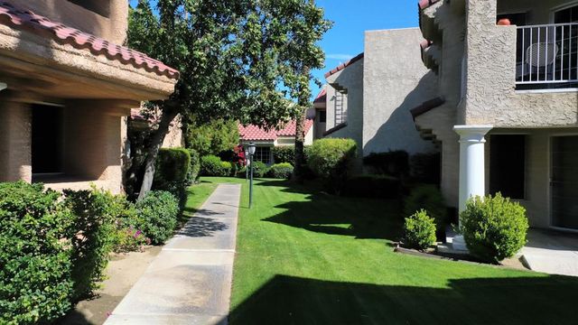 2700 Lawrence Crossley Road 22, Palm Springs, CA 92264