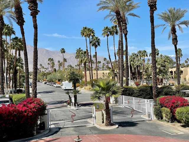 2700 Lawrence Crossley Road 22, Palm Springs, CA 92264