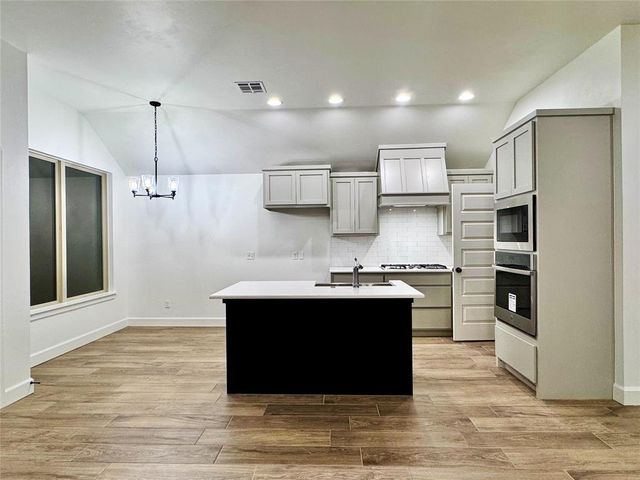 9312 NW 143rd Street, Yukon, OK 73099