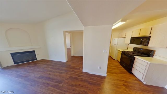 7885 West Flamingo Road 2165, Las Vegas, NV 89147