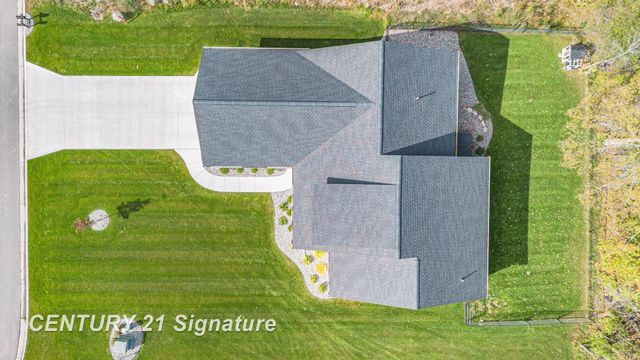 10606 Tall Pine Lane, Freeland, MI 48623
