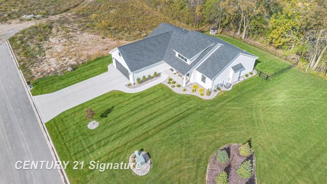 10606 Tall Pine Lane, Freeland, MI 48623