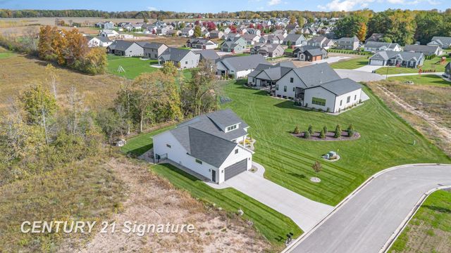 10606 Tall Pine Lane, Freeland, MI 48623