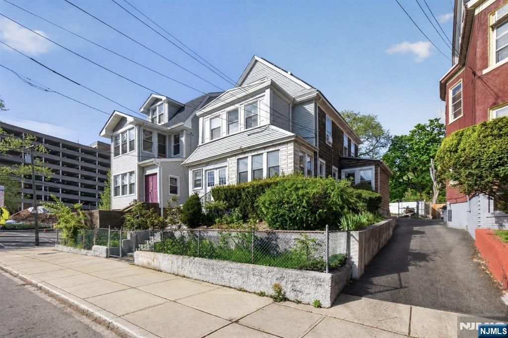 127 Lyons Avenue, Newark, NJ 07112