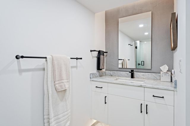 100 LAKESHORE Drive 2151, North Palm Beach, FL 33408