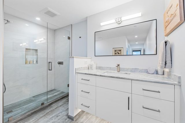 100 LAKESHORE Drive 2151, North Palm Beach, FL 33408