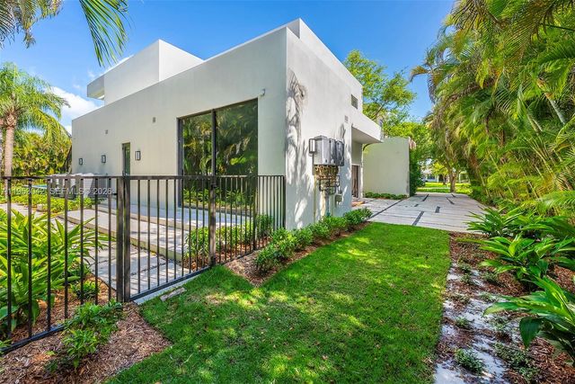 5825 SW 111th Ter, Pinecrest, FL 33156