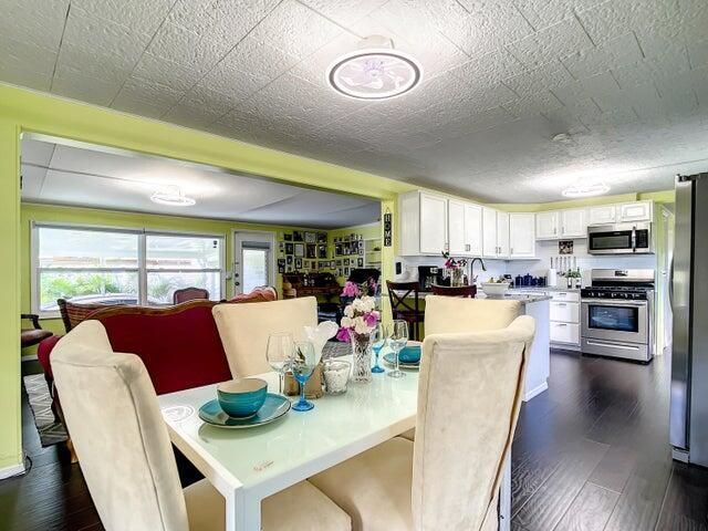 4215 MEADOW VIEW Drive, Boynton Beach, FL 33436
