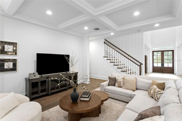 5015 W LONGFELLOW AVENUE, Tampa, FL 33629