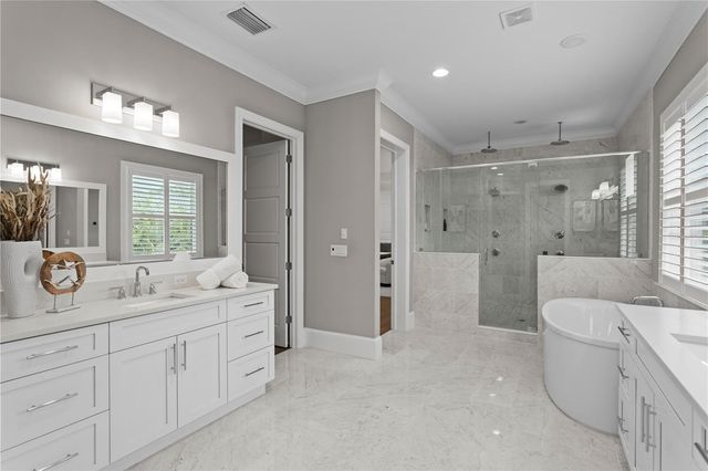 5015 W LONGFELLOW AVENUE, Tampa, FL 33629