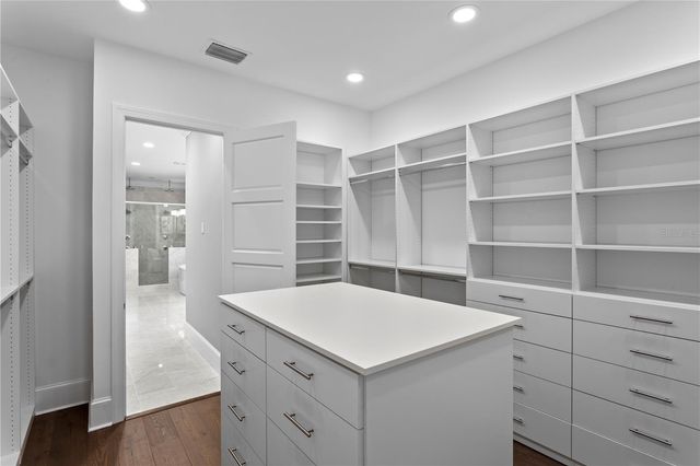 5015 W LONGFELLOW AVENUE, Tampa, FL 33629
