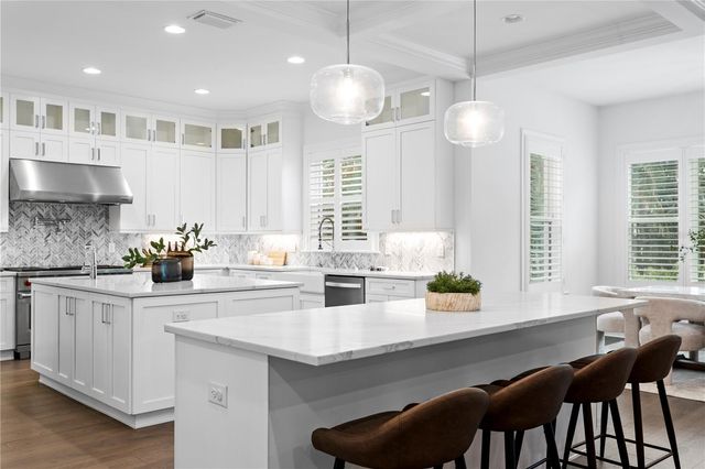 5015 W LONGFELLOW AVENUE, Tampa, FL 33629
