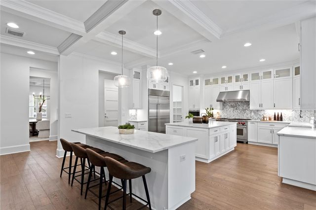 5015 W LONGFELLOW AVENUE, Tampa, FL 33629