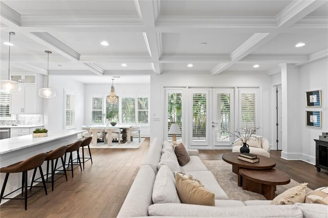5015 W LONGFELLOW AVENUE, Tampa, FL 33629