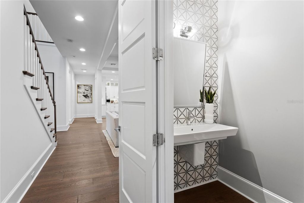 Image 16 of property listing at 5015 W LONGFELLOW AVENUE, Tampa, FL 33629