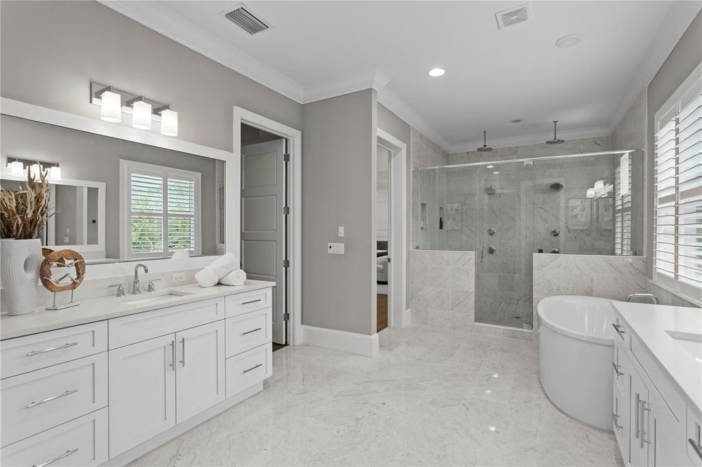 Image 21 of property listing at 5015 W LONGFELLOW AVENUE, Tampa, FL 33629