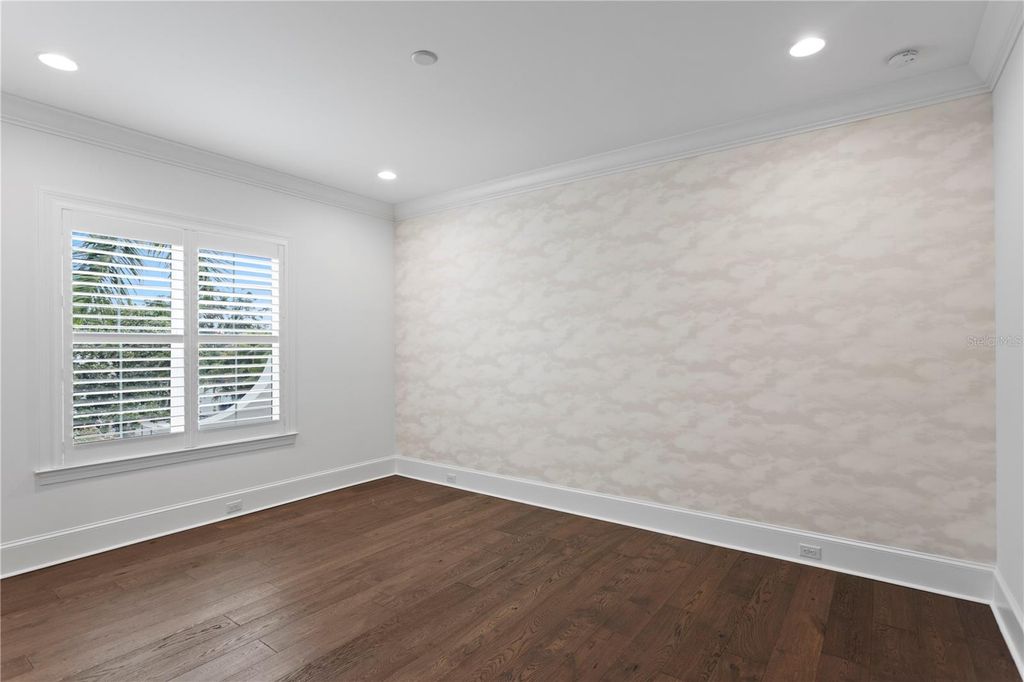 Image 29 of property listing at 5015 W LONGFELLOW AVENUE, Tampa, FL 33629