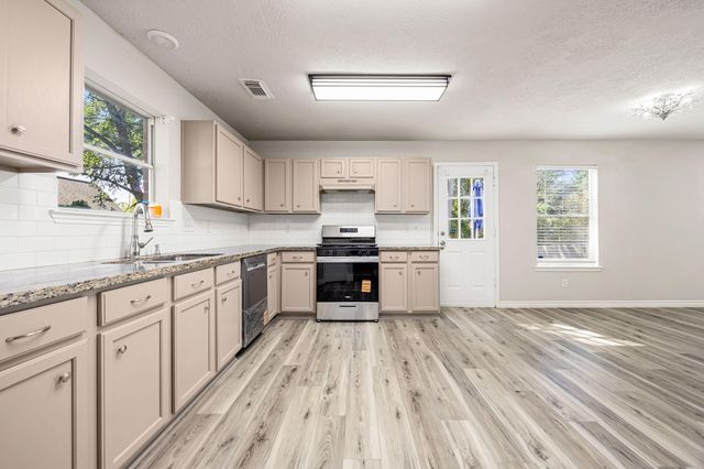 2925 La Salle Avenue, Conroe, TX 77304