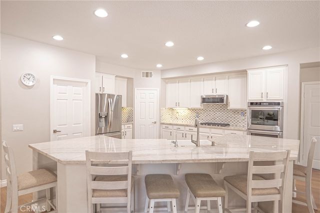 29223 Bernardo, Valencia, CA 91354
