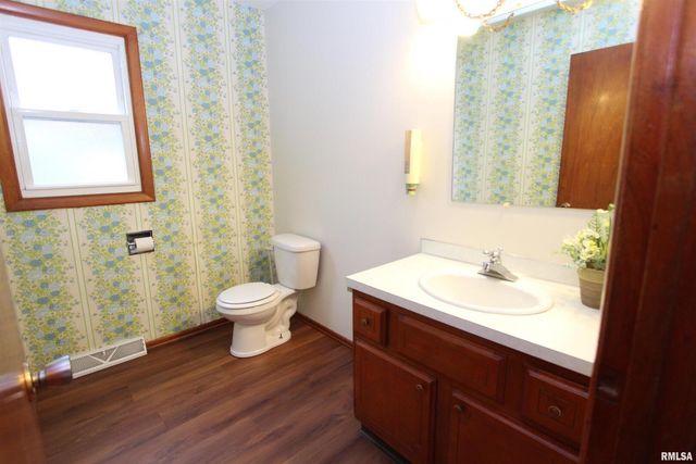 1510 7TH Avenue S, Clinton, IA 52732