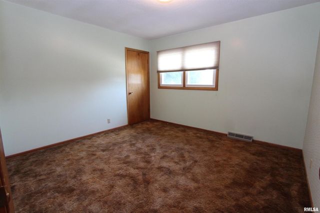 1510 7TH Avenue S, Clinton, IA 52732