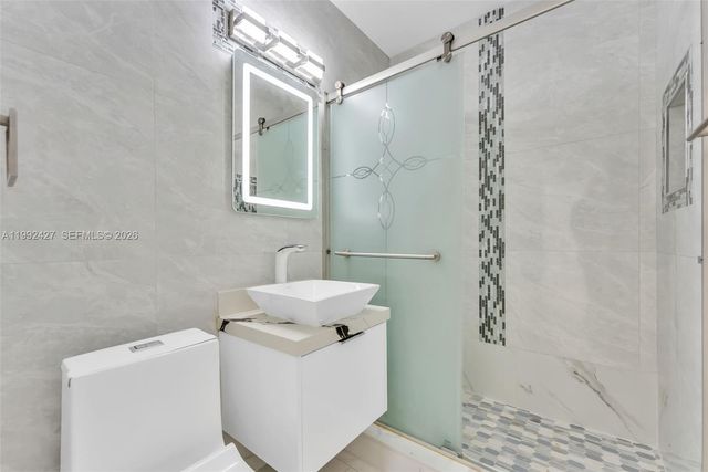 875 E 8th St, Hialeah, FL 33010