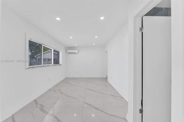 875 E 8th St, Hialeah, FL 33010