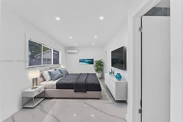 875 E 8th St, Hialeah, FL 33010