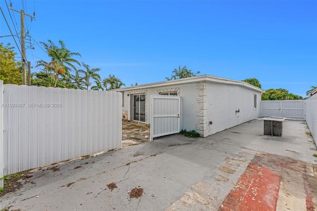 875 E 8th St, Hialeah, FL 33010