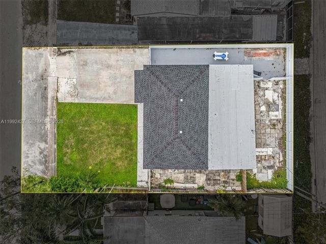 875 E 8th St, Hialeah, FL 33010