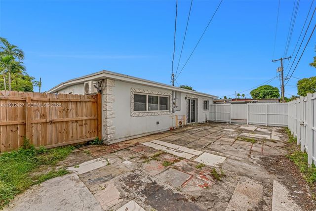 875 E 8th St, Hialeah, FL 33010