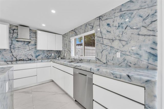 875 E 8th St, Hialeah, FL 33010