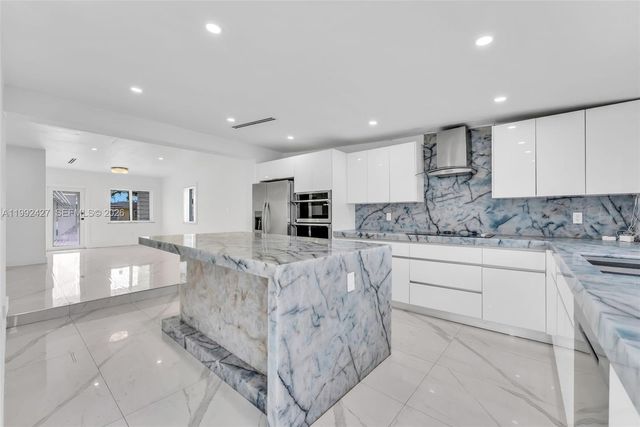 875 E 8th St, Hialeah, FL 33010