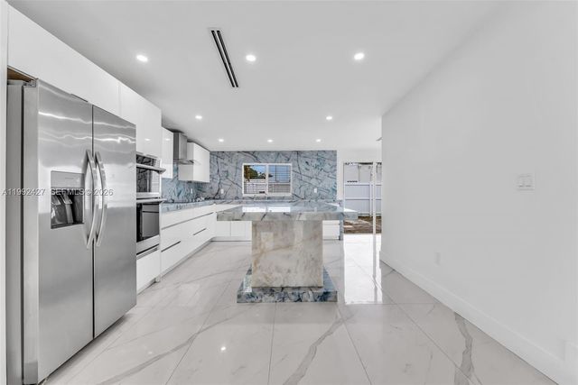 875 E 8th St, Hialeah, FL 33010