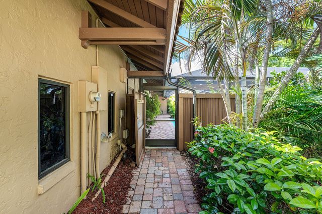6582 Patio Lane, Boca Raton, FL 33433