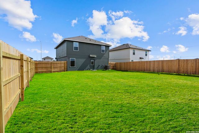 1027 Gladys Run, Seguin, TX 78155