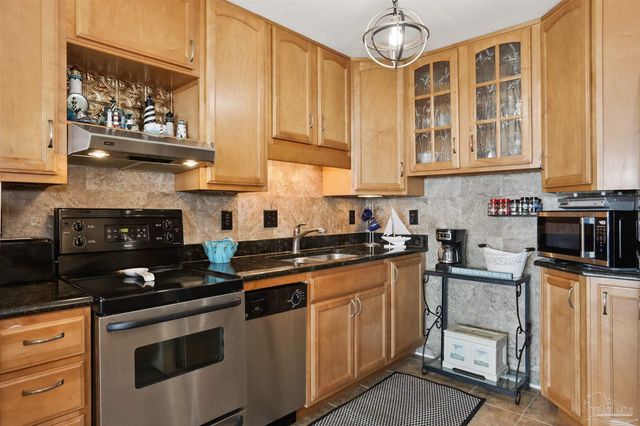825 Bayshore Dr 608, Pensacola, FL 32507