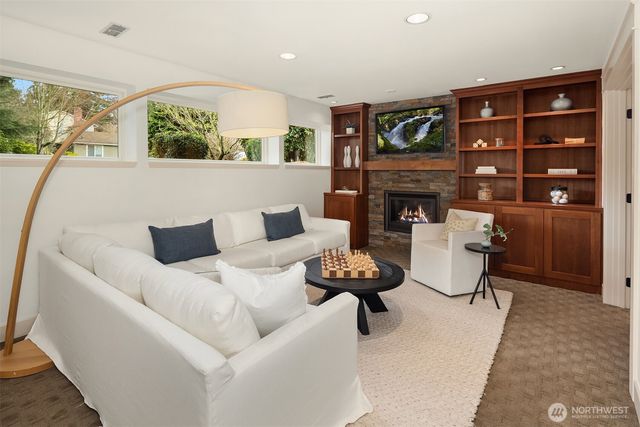 5829 112th Place NE, Kirkland, WA 98033