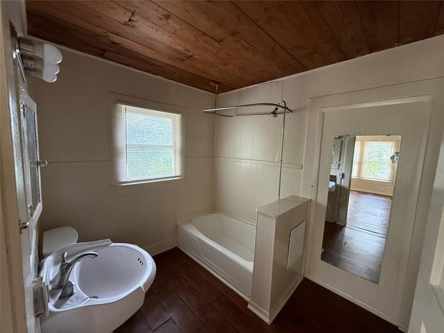 2812 Angier Road, Huntsville, TX 77340