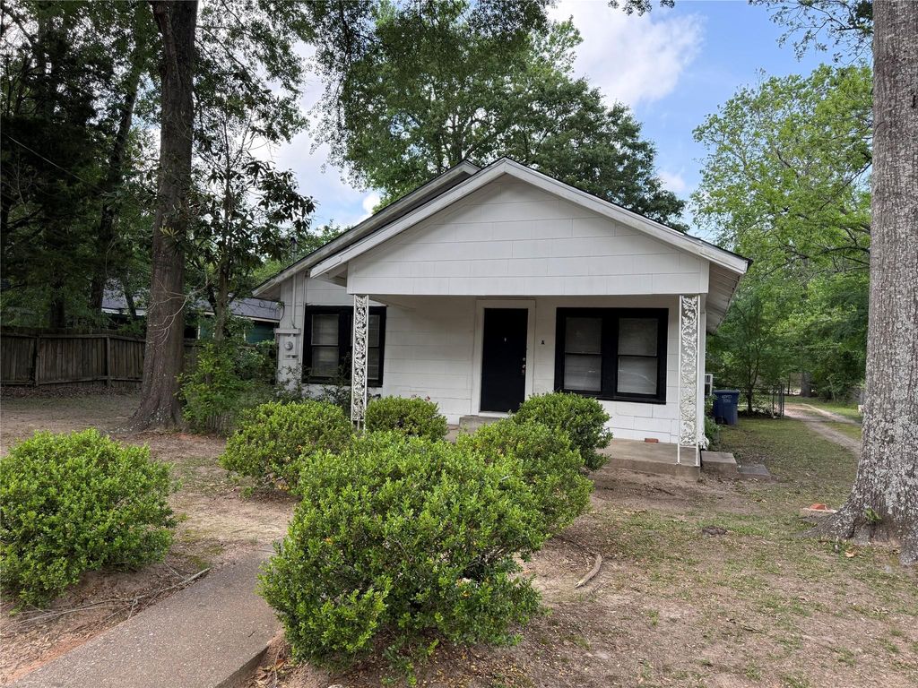 2812 Angier Road, Huntsville, TX 77340