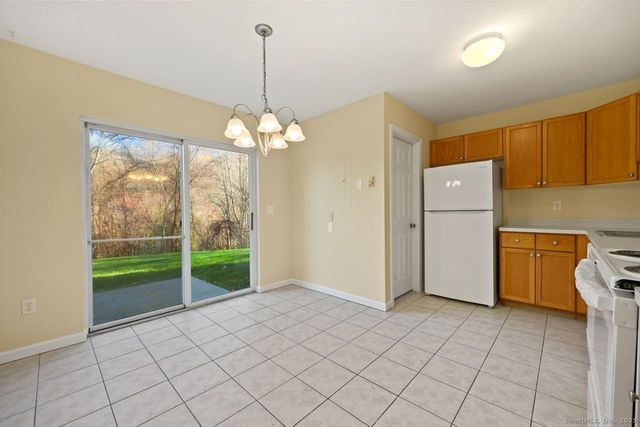 92 Hamden Avenue APT 4, Waterbury, CT 06704